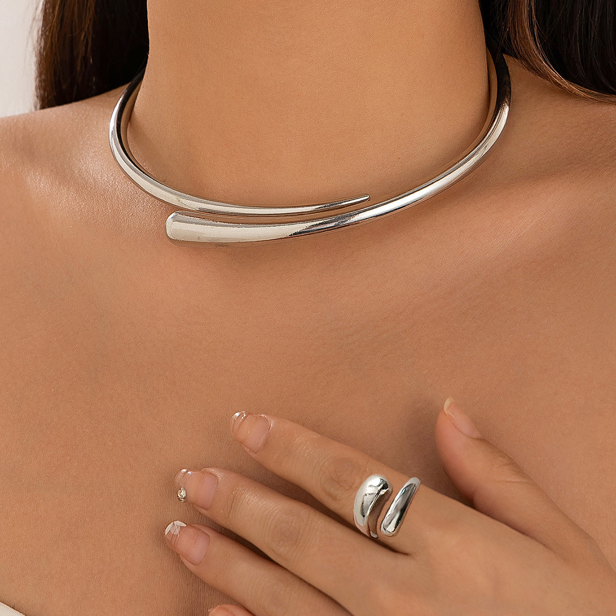 Modern Edge: Geometric Metal Spring Open Collar Bracelet & Simple Choker Necklace