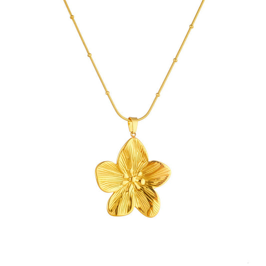 Boho Blossom: Gold-Plated Vintage Flower Necklace