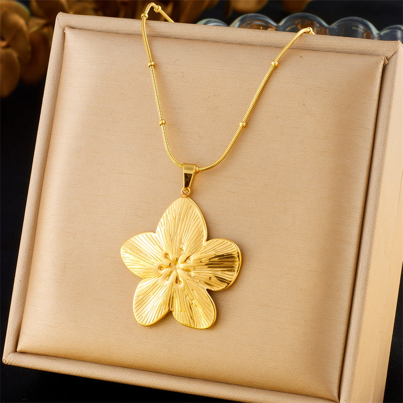 Boho Blossom: Gold-Plated Vintage Flower Necklace