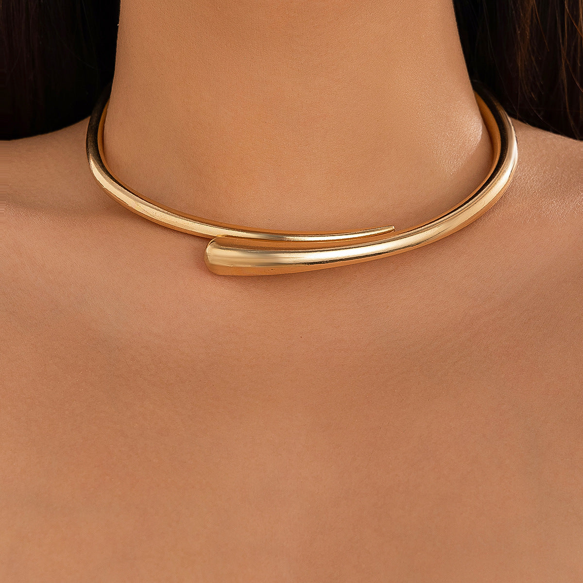 Modern Edge: Geometric Metal Spring Open Collar Bracelet & Simple Choker Necklace