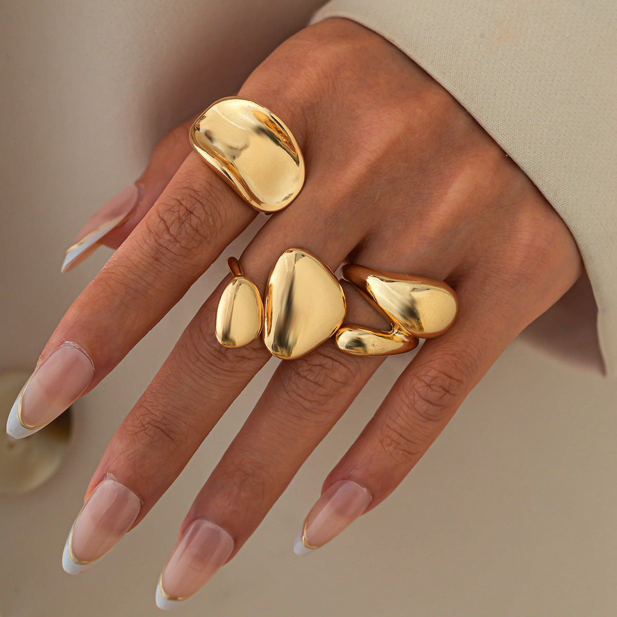 Elegant Glossy Hug Ring Set